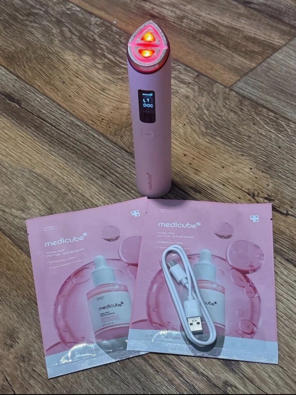Medicube Booster Pro X2 with 2 masks
